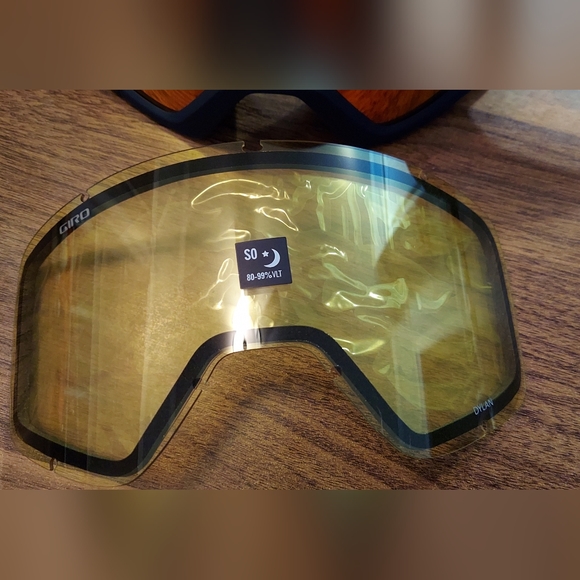 GIRO Dylan Anti-fog ski goggles Amber Scarlet/yellow lens. Brand new, never used - Picture 10 of 16